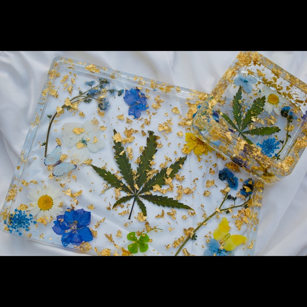 Matching resin ashtray and rolling tray
